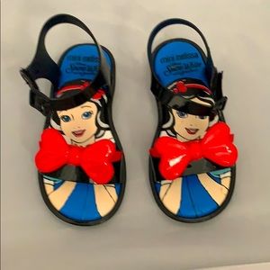 Snow white mini Melissa’s